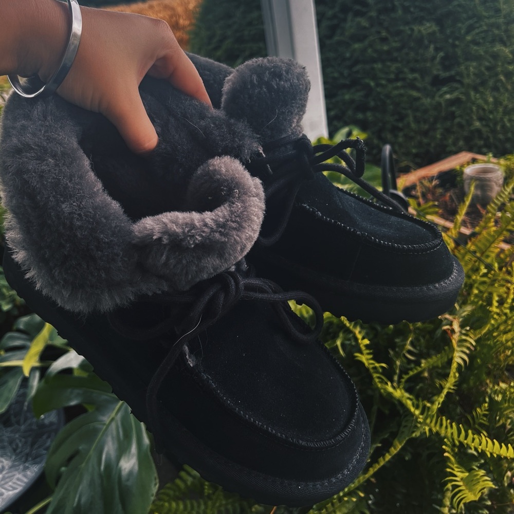 Diara Black Uggs